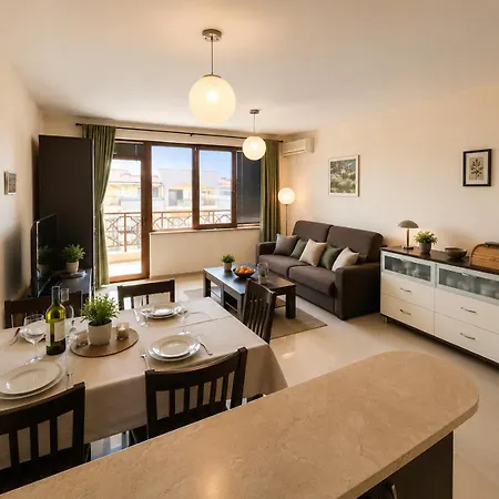 Spacious 2 Bedroom Appartamento *