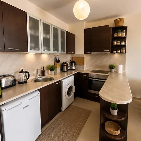 Spacious 2 Bedroom Appartamento *