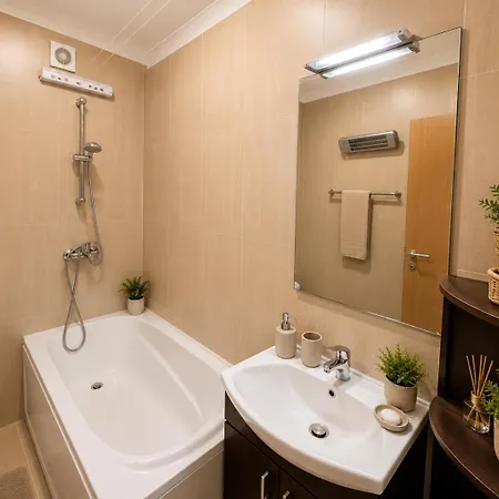 Spacious 2 Bedroom Appartamento Balchik